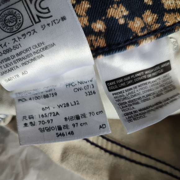 Levi's flower print skinny jeans. New. Size 6. - Picture 12 of 16